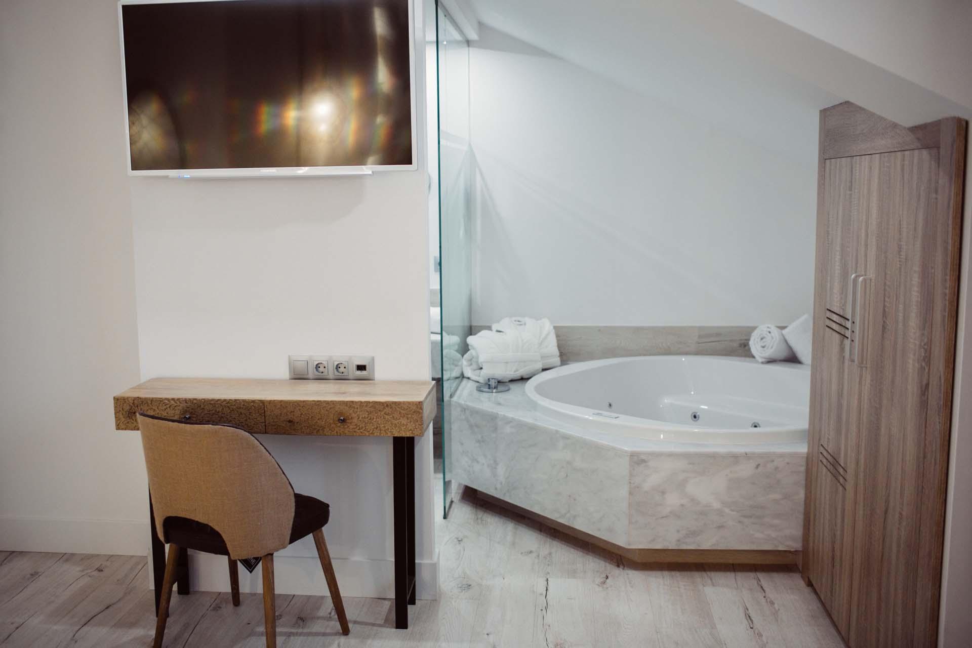Hotel Cuevas - Adults Only サンティリャーナ・デル・マル エクステリア 写真