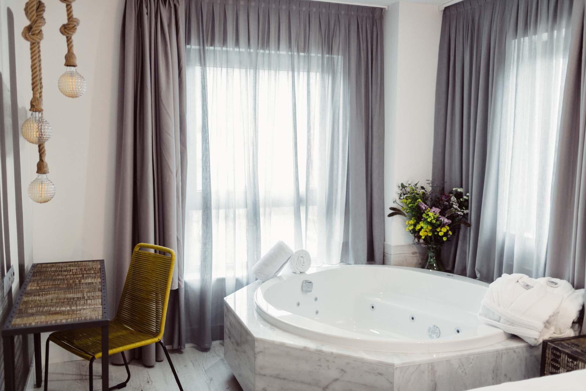 Hotel Cuevas - Adults Only サンティリャーナ・デル・マル エクステリア 写真
