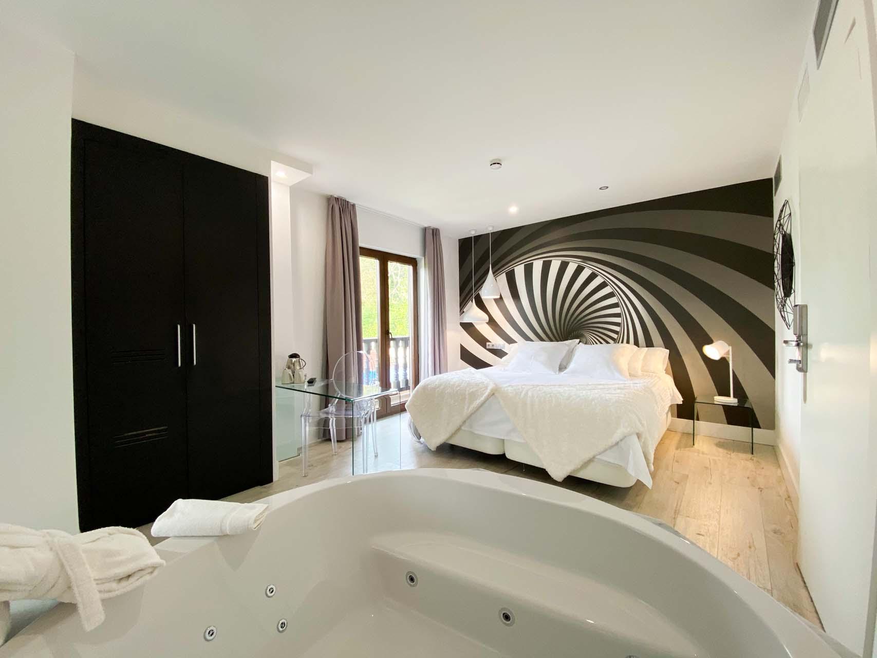 Hotel Cuevas - Adults Only サンティリャーナ・デル・マル エクステリア 写真