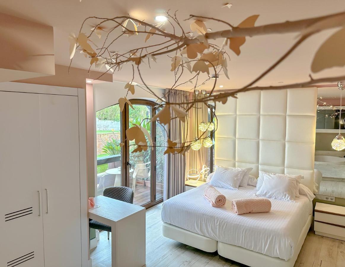 Hotel Cuevas - Adults Only サンティリャーナ・デル・マル エクステリア 写真